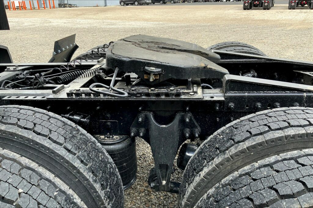 2022 CUM LT625 6×4 Sleeper