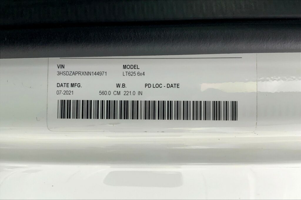 2022 CUM LT625 6×4 Sleeper