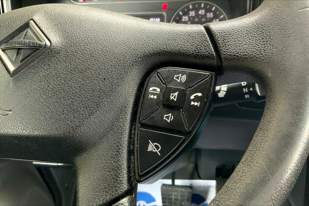 2022 CUM LT625 6×4 Sleeper