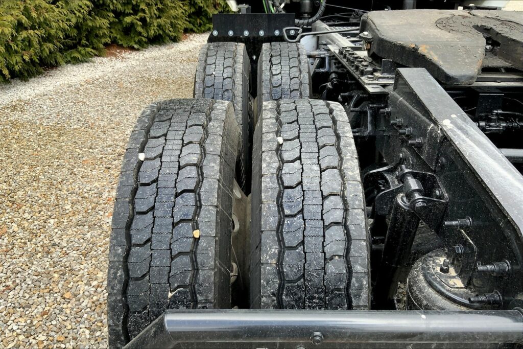 2022 CUM LT625 6×4 Sleeper