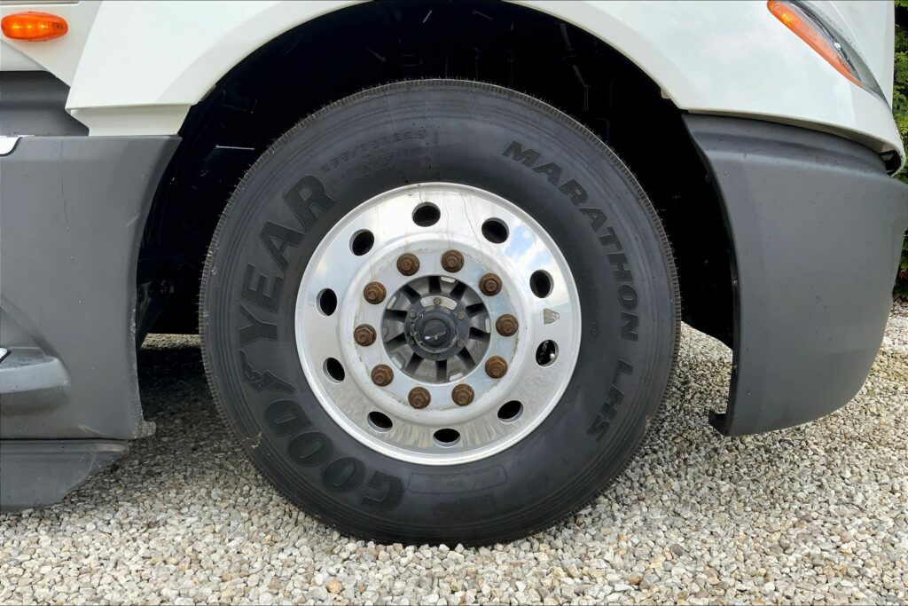 2022 CUM LT625 6×4 Sleeper