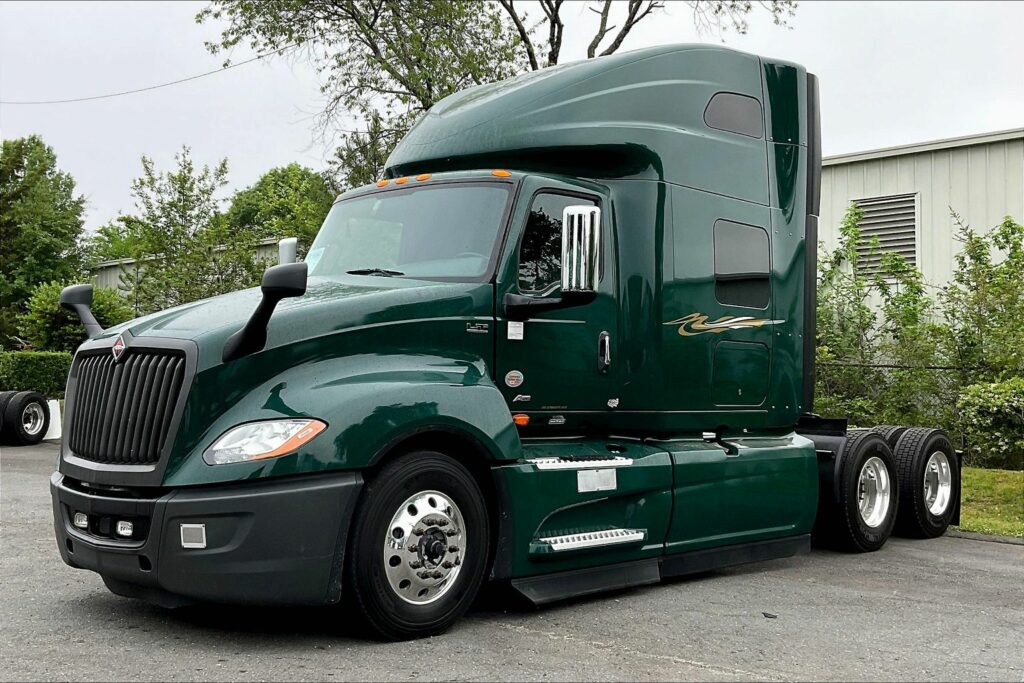 2022 INT LT625 6×4 Sleeper