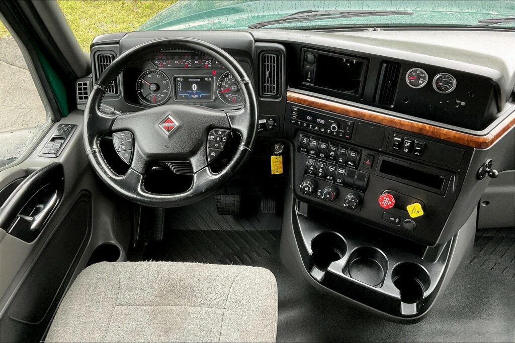 2022 INT LT625 6×4 Sleeper