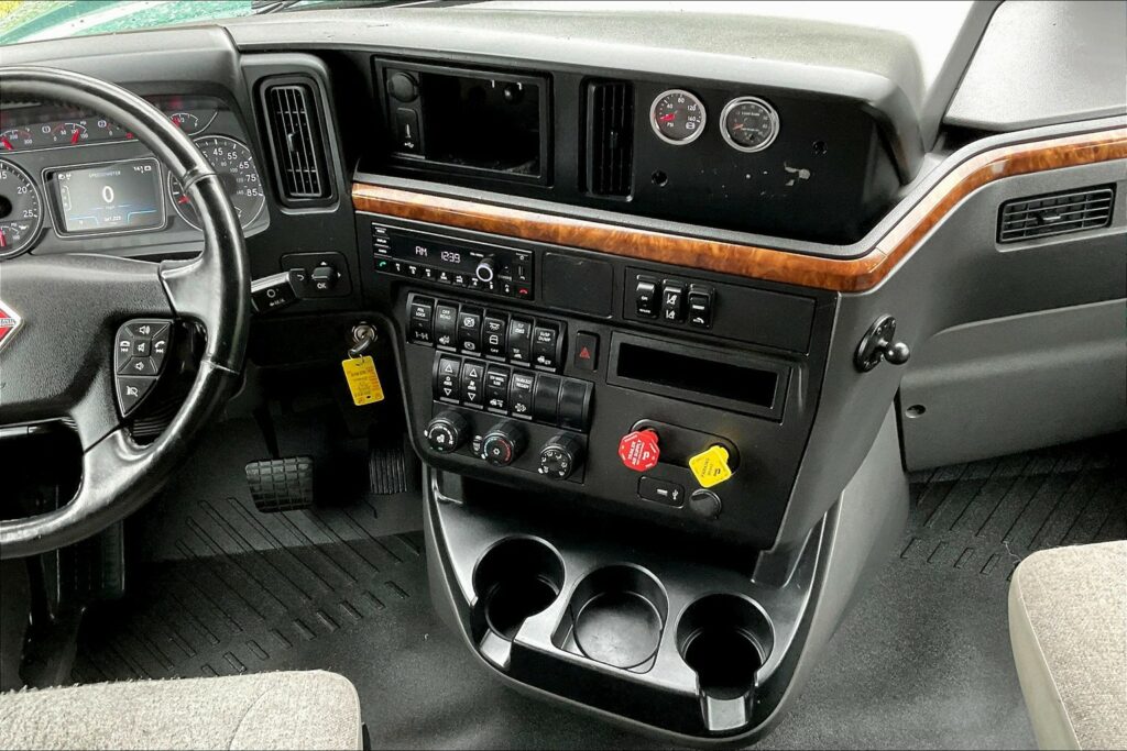 2022 INT LT625 6×4 Sleeper