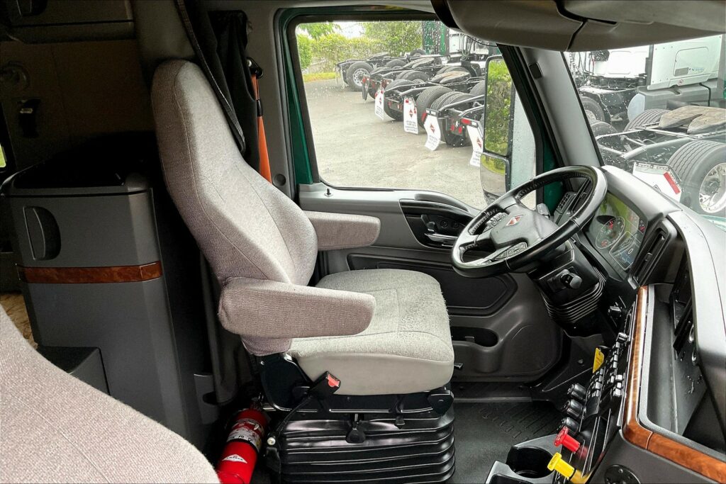 2022 INT LT625 6×4 Sleeper