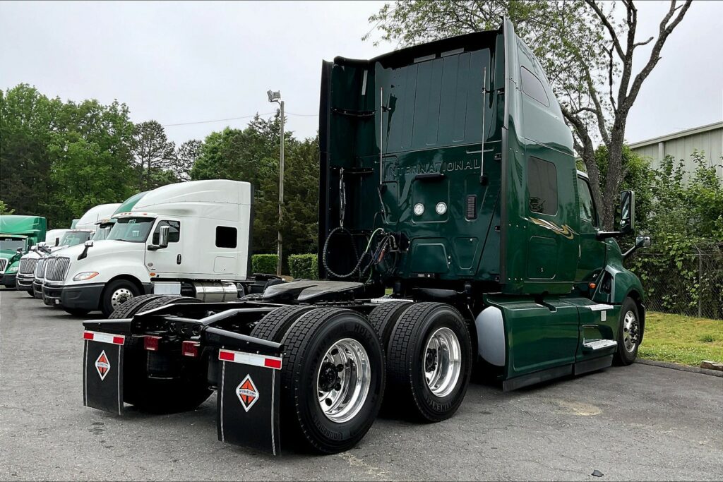 2022 INT LT625 6×4 Sleeper