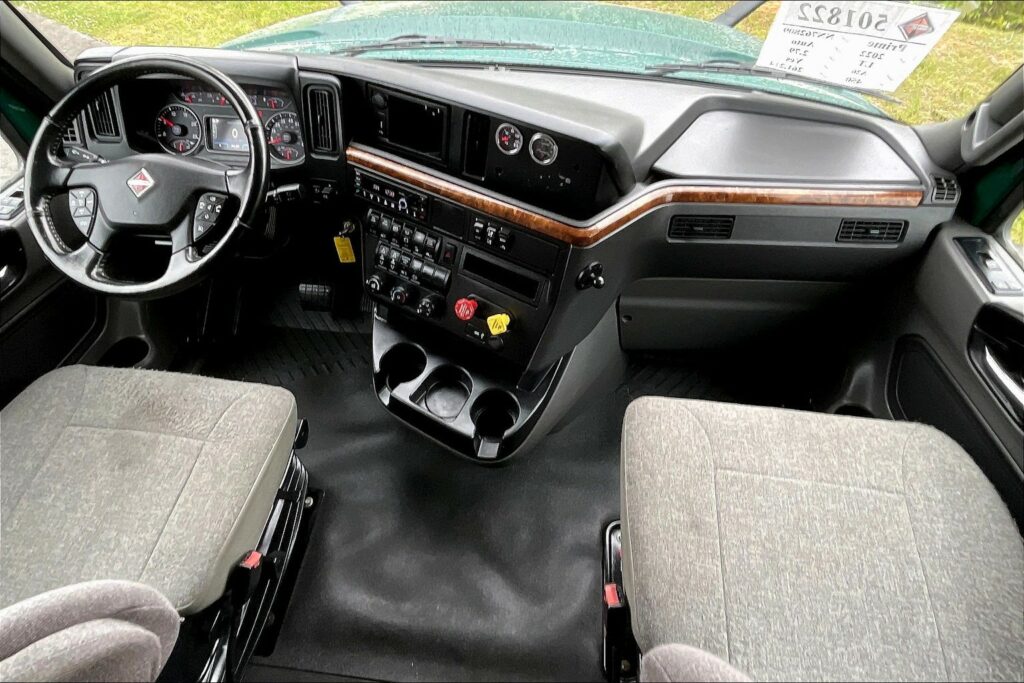 2022 INT LT625 6×4 Sleeper