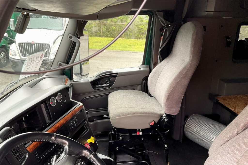 2022 INT LT625 6×4 Sleeper