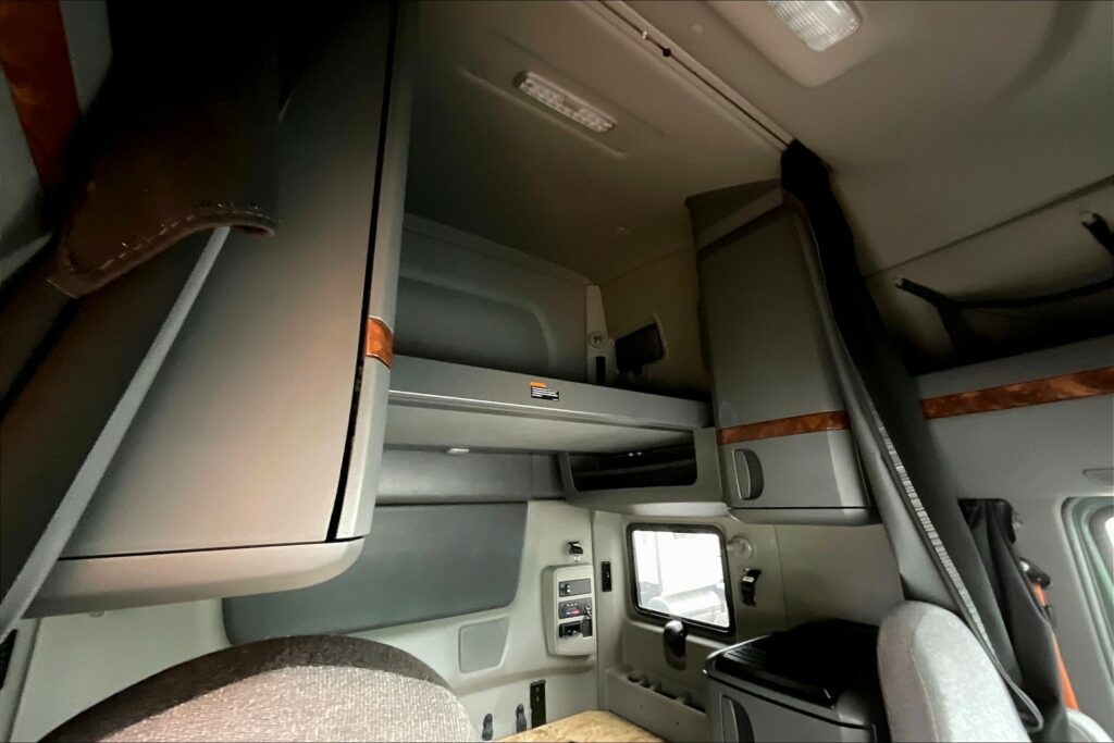 2022 INT LT625 6×4 Sleeper