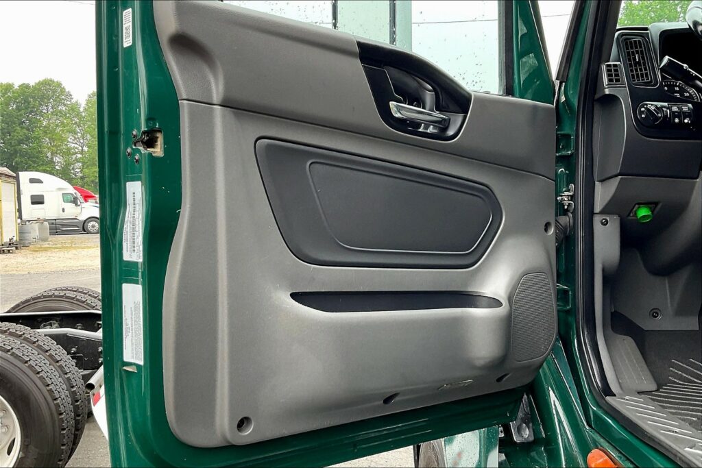 2022 INT LT625 6×4 Sleeper