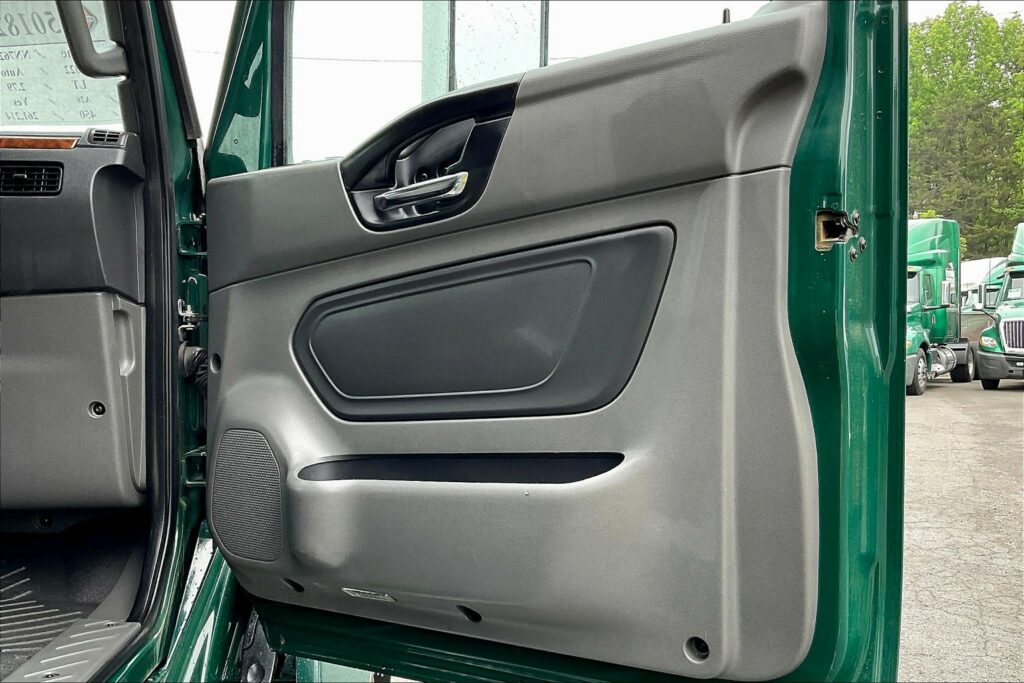 2022 INT LT625 6×4 Sleeper