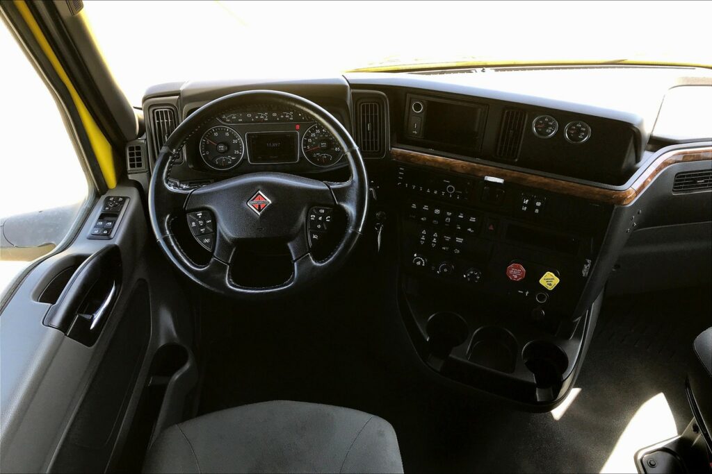 2021 INT LT625 6×4 Sleeper