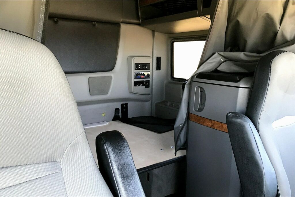 2021 INT LT625 6×4 Sleeper