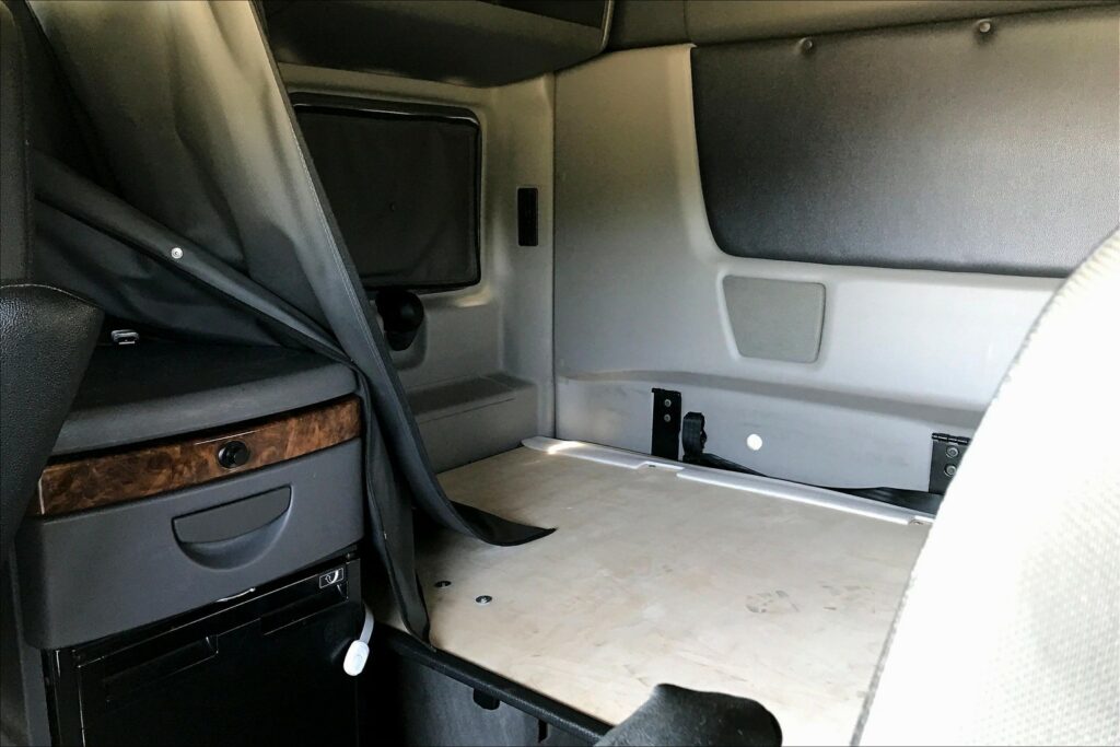 2021 INT LT625 6×4 Sleeper