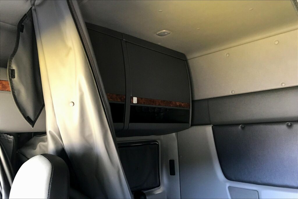 2021 INT LT625 6×4 Sleeper