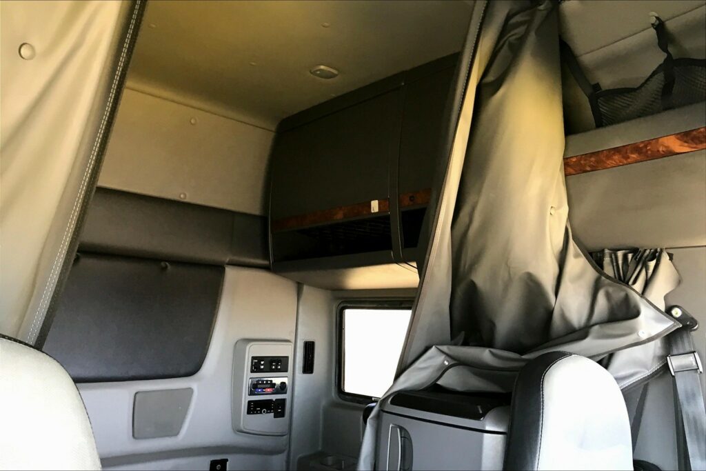 2021 INT LT625 6×4 Sleeper