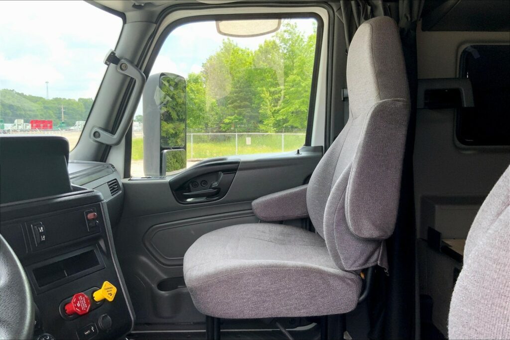 2022 INT LT625 6×4 Sleeper