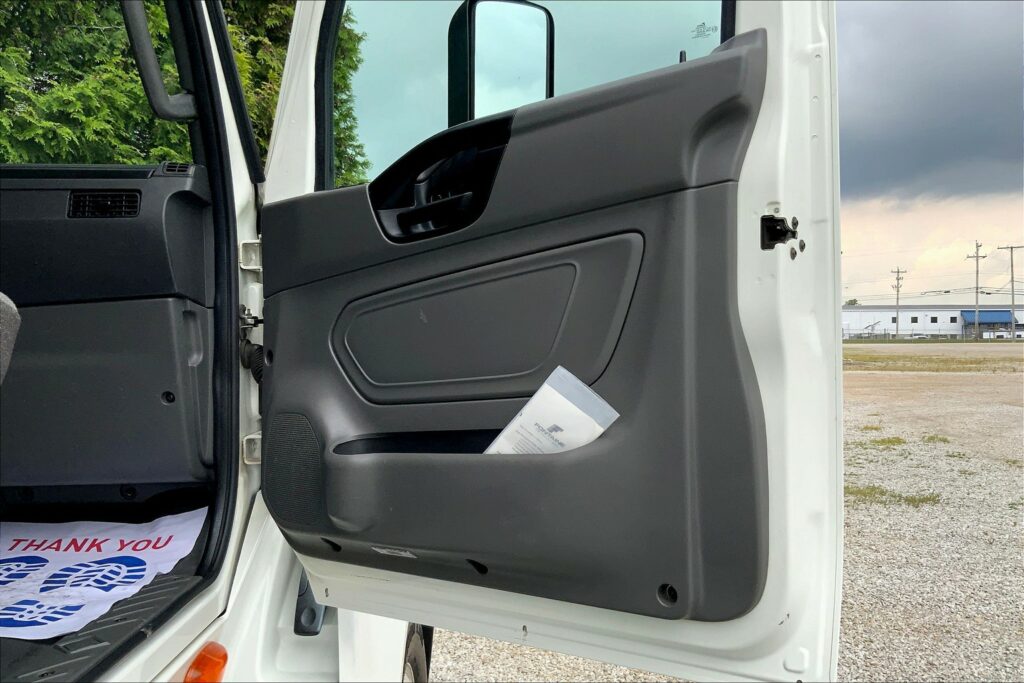 2022 INT LT625 6×4 Sleeper