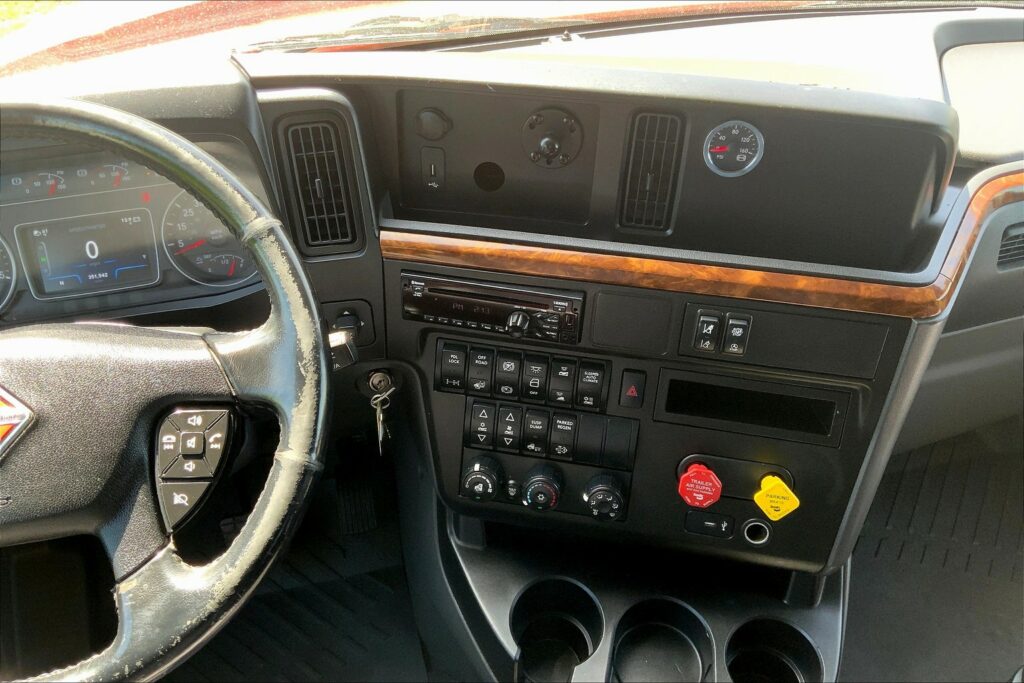 2020 INT LT625 6×4 Sleeper