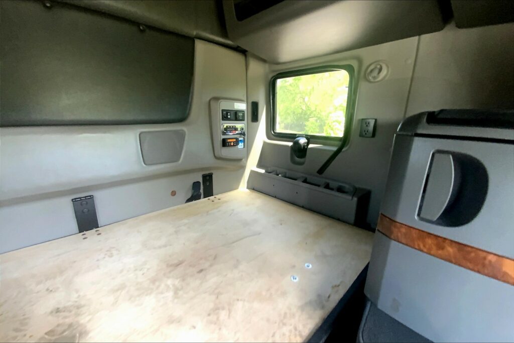 2020 INT LT625 6×4 Sleeper