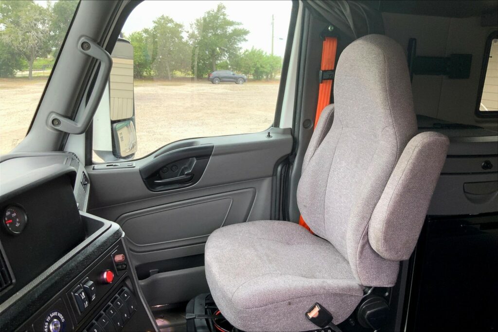 2020 INT LT625 6×4 Sleeper