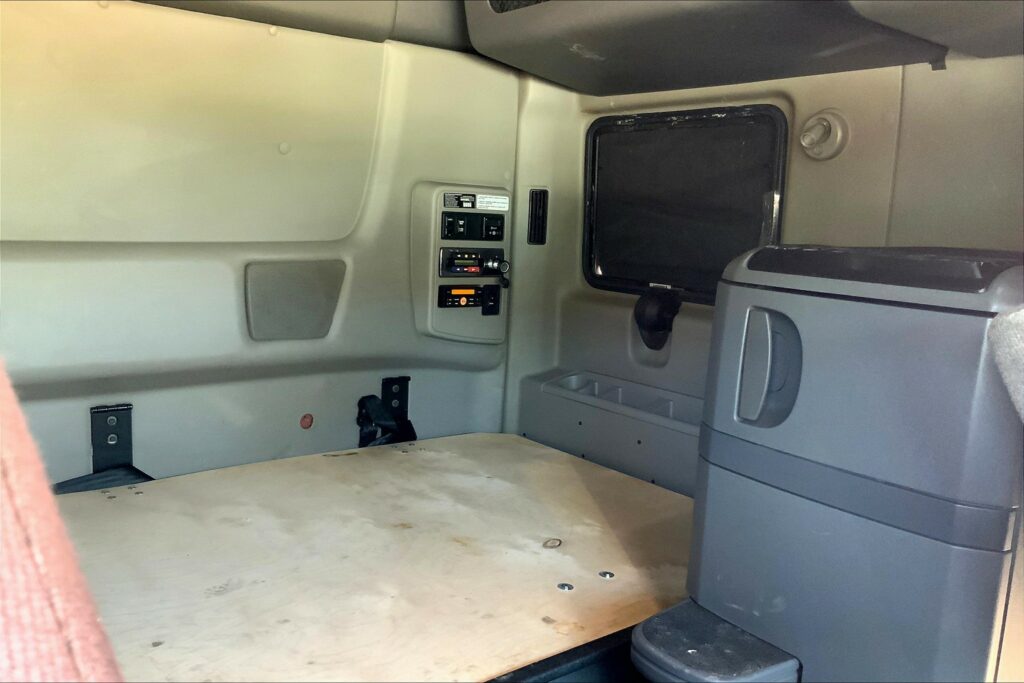 2021 INT LT625 6×4 Sleeper