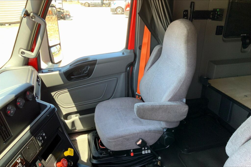 2021 INT LT625 6×4 Sleeper