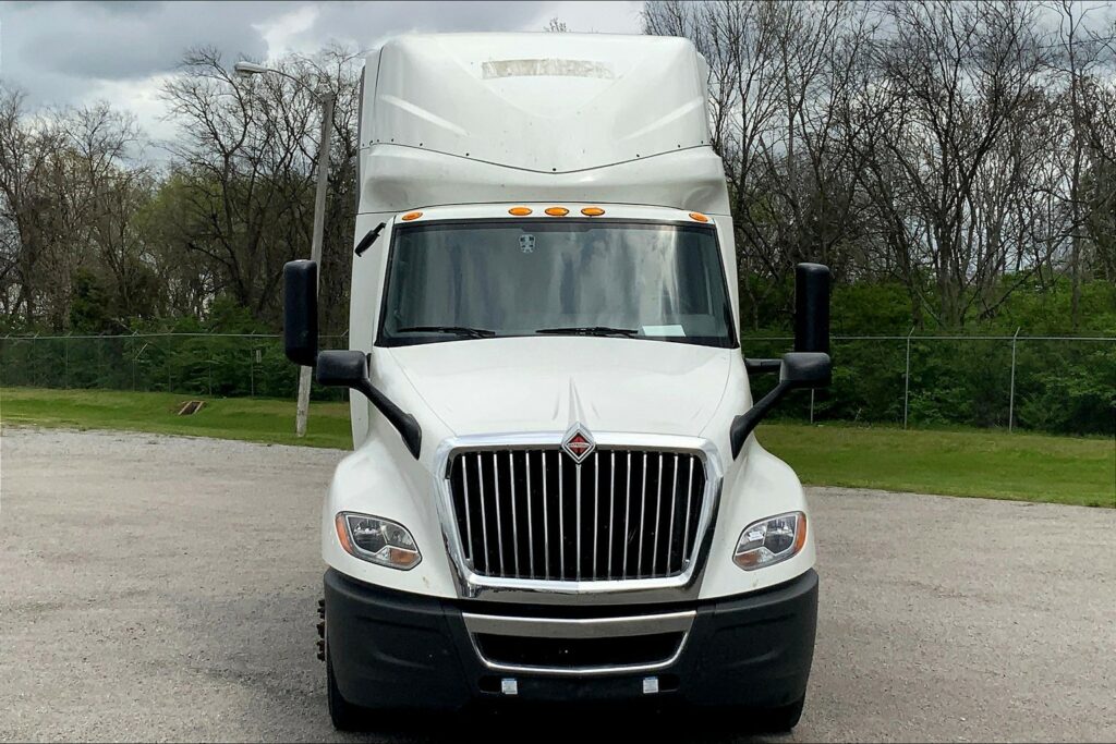 2023 INT LT625 6×4 Sleeper