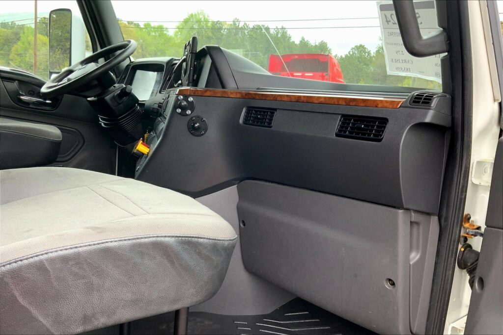 2020 INT LT625 6×4 Sleeper