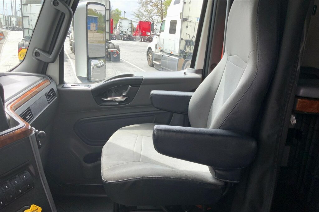 2020 INT LT625 6×4 Sleeper