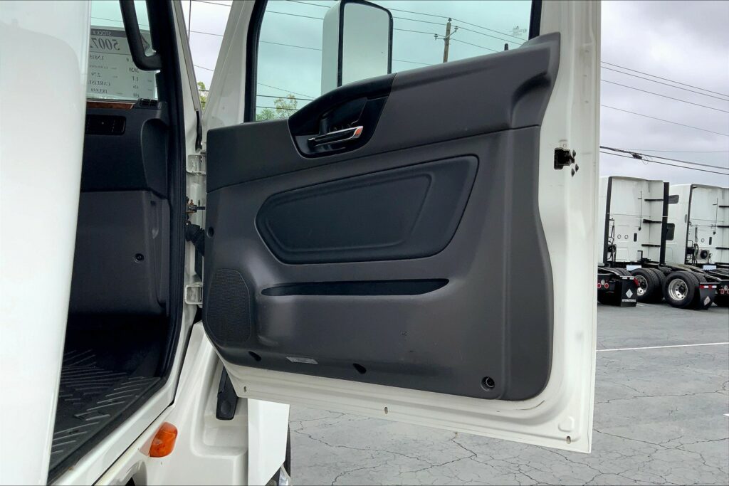 2020 INT LT625 6×4 Sleeper