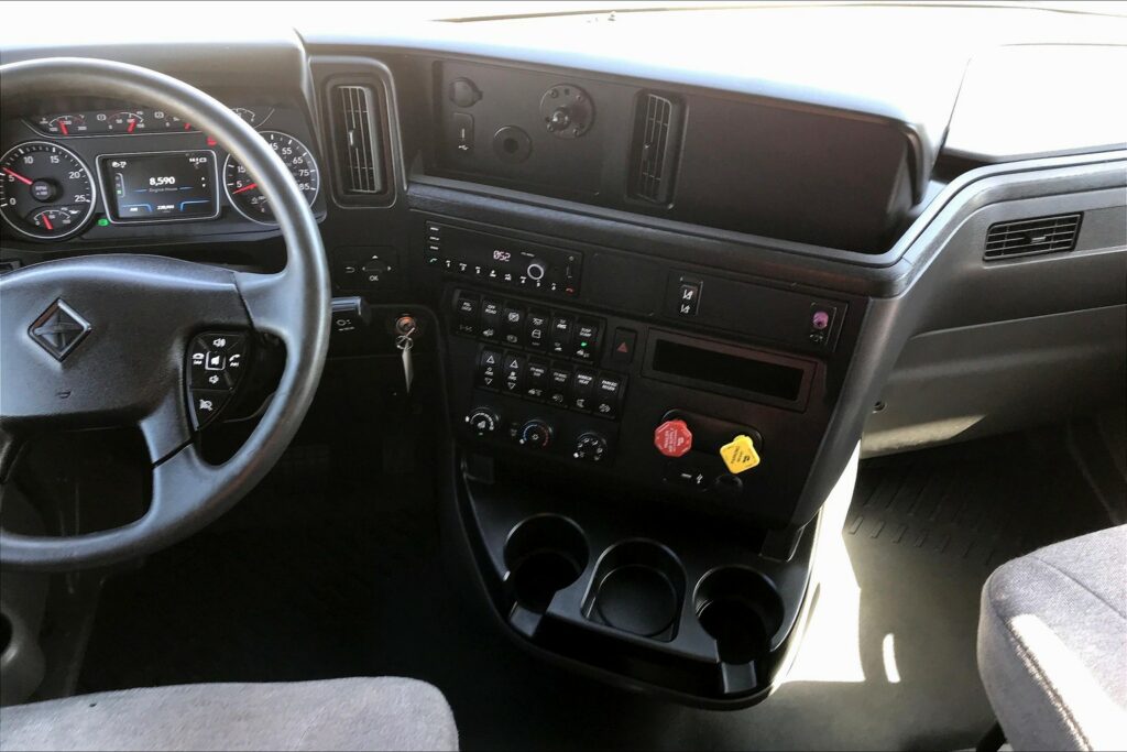 2022 INT LT625 6×4 Sleeper