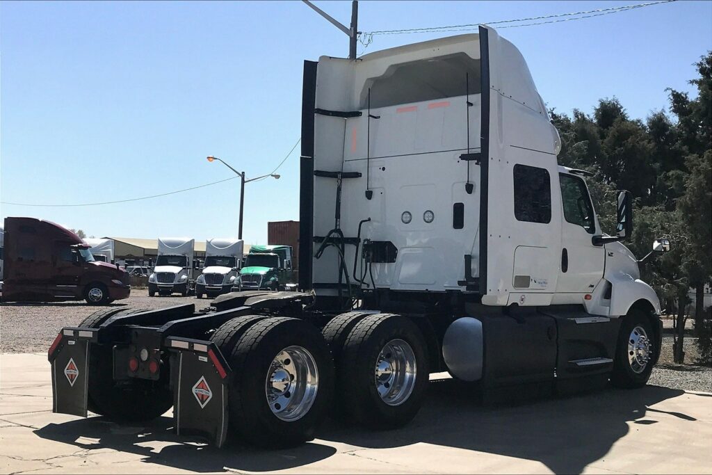 2022 INT LT625 6×4 Sleeper