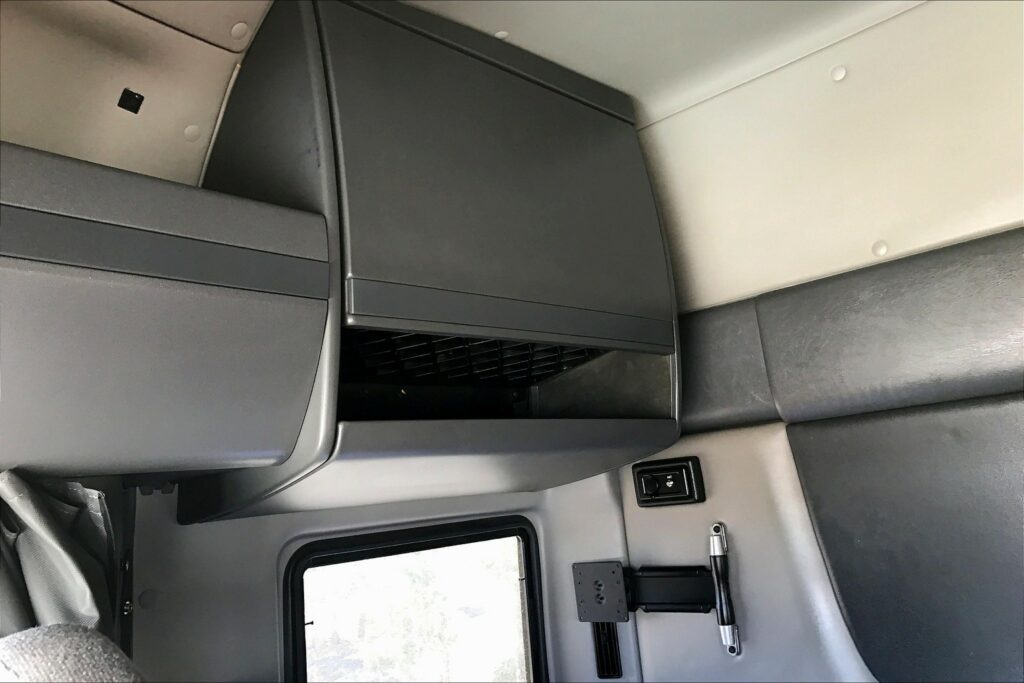 2022 INT LT625 6×4 Sleeper