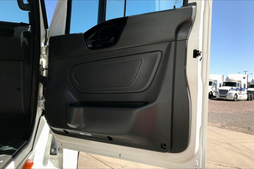 2022 INT LT625 6×4 Sleeper