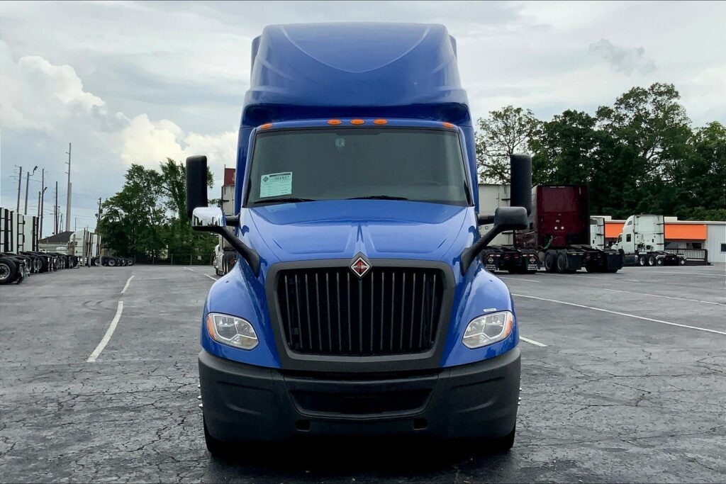 2022 INT LT625 6×4 Sleeper