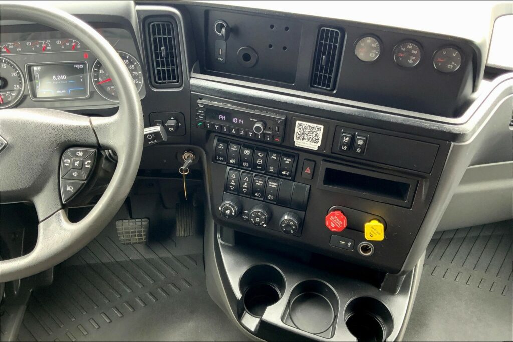 2022 INT LT625 6×4 Sleeper