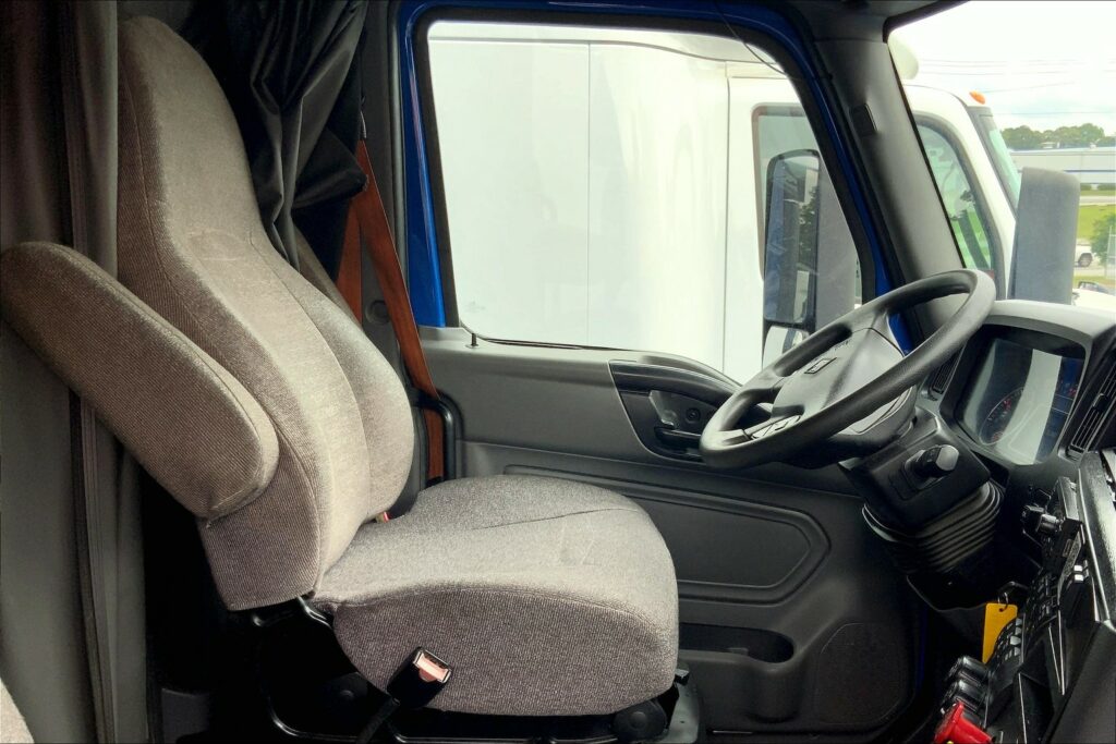 2022 INT LT625 6×4 Sleeper