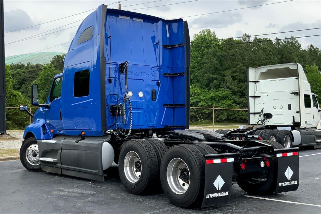 2022 INT LT625 6×4 Sleeper