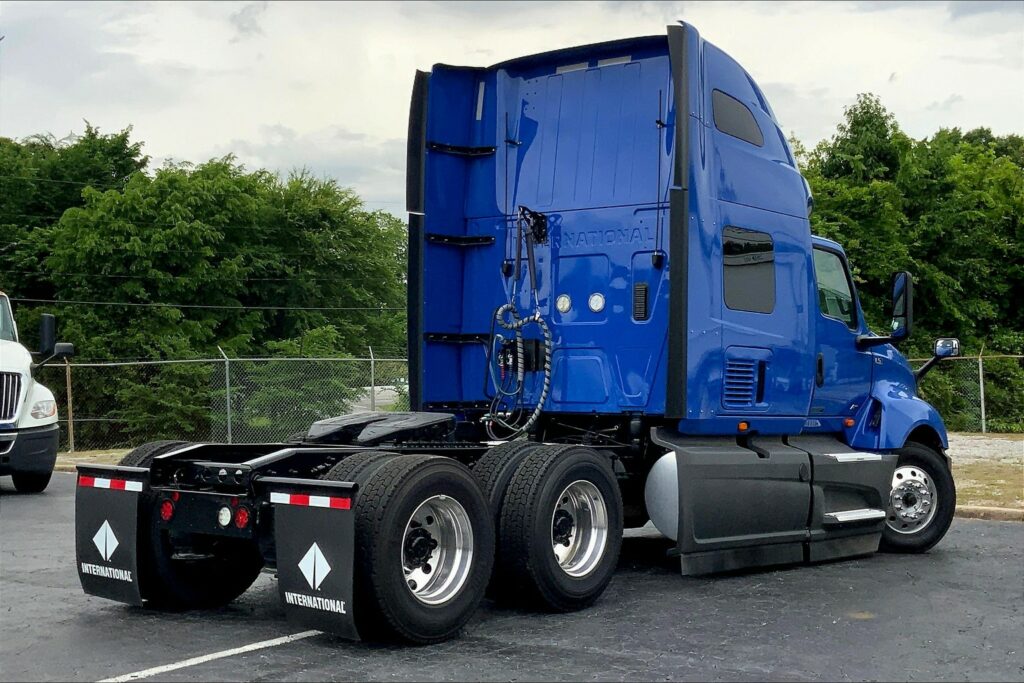 2022 INT LT625 6×4 Sleeper