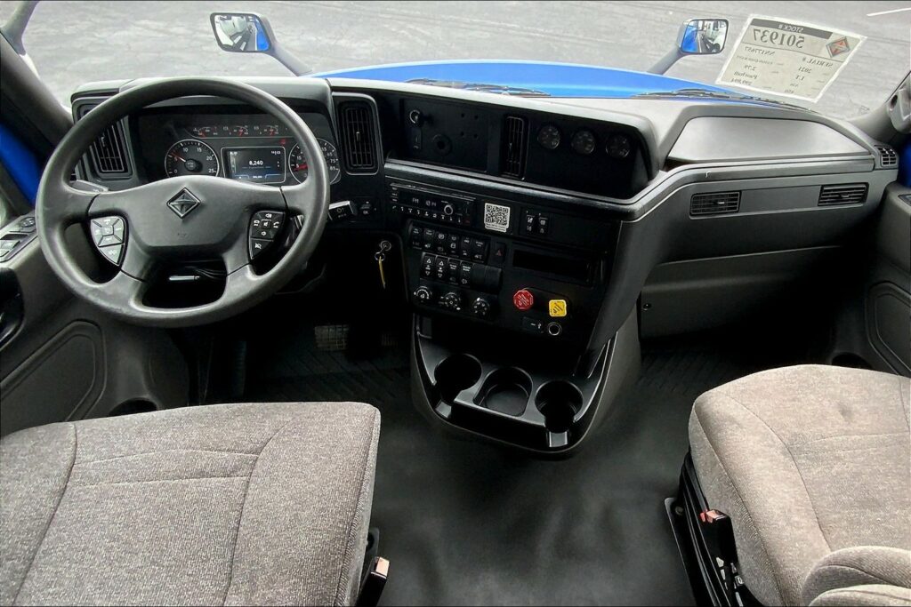 2022 INT LT625 6×4 Sleeper