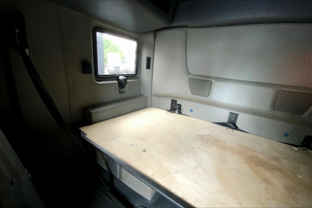 2022 INT LT625 6×4 Sleeper