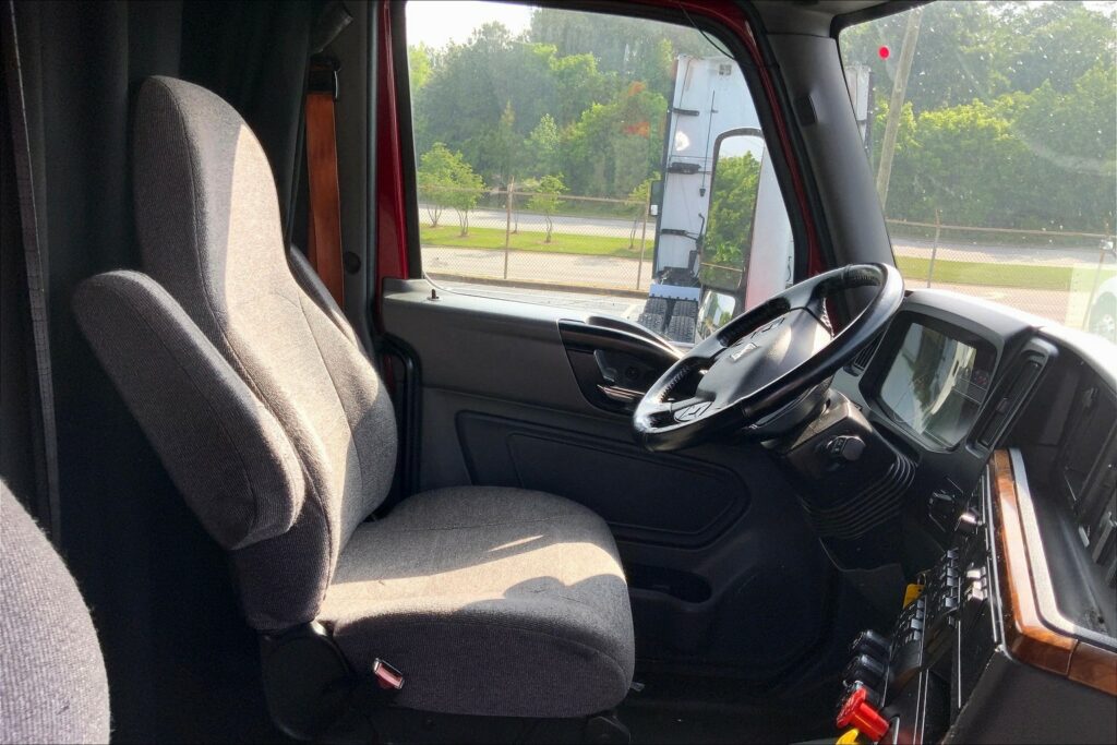 2022 INT LT625 6×4 Sleeper