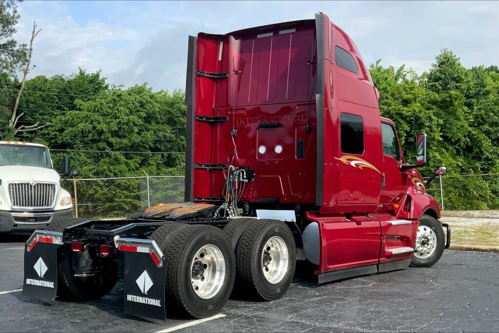 2022 INT LT625 6×4 Sleeper