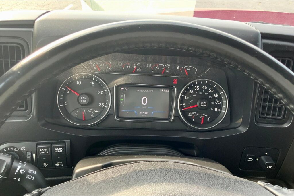 2022 INT LT625 6×4 Sleeper