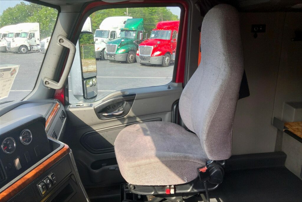 2022 INT LT625 6×4 Sleeper