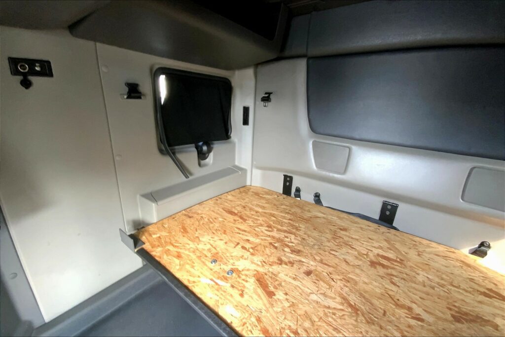 2022 INT LT625 6×4 Sleeper