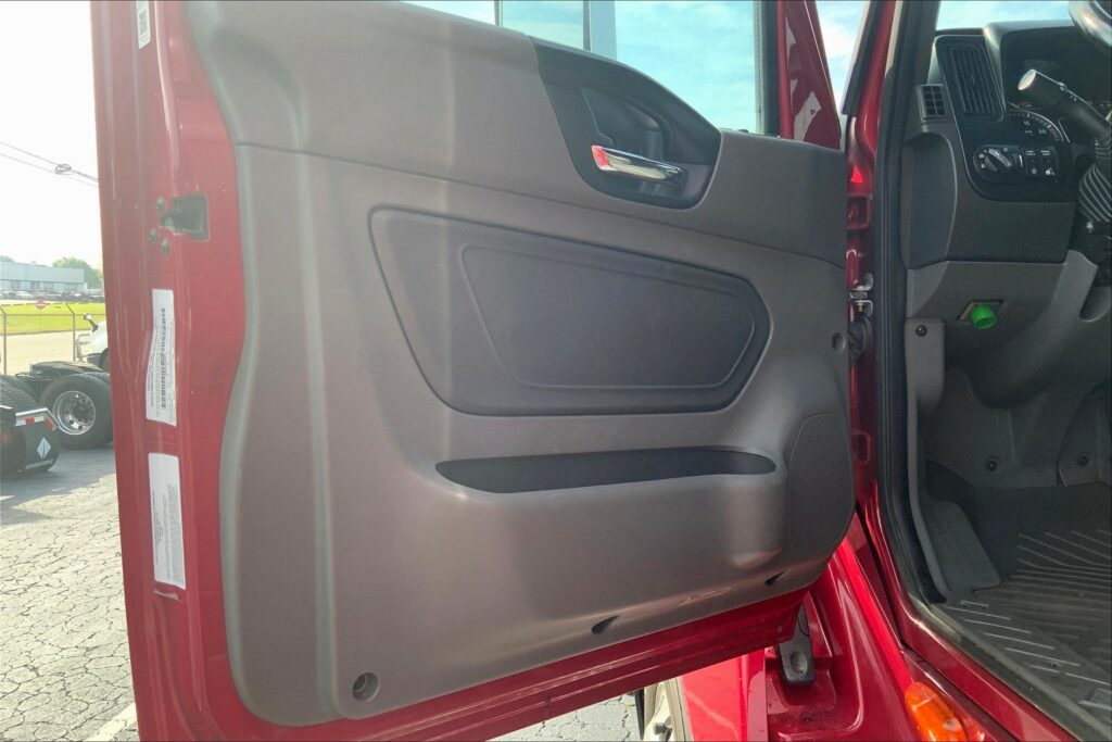 2022 INT LT625 6×4 Sleeper