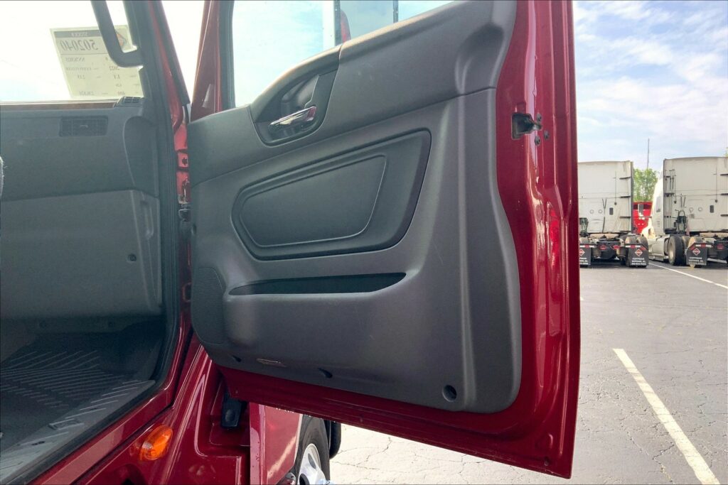 2022 INT LT625 6×4 Sleeper