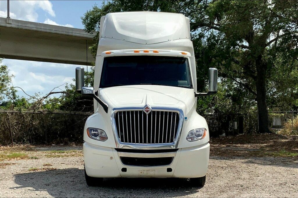 2023 INT LT625 6×4 Sleeper